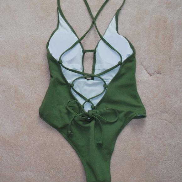Green one piece swimsuit - Picture 5 of 5